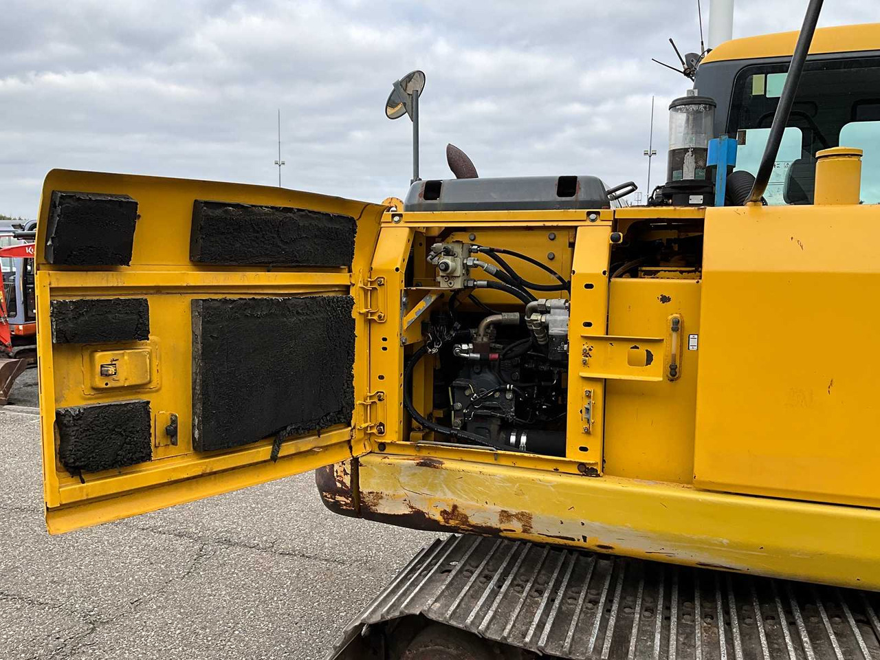 Гусеничный экскаватор Komatsu PC130-7: фото 28