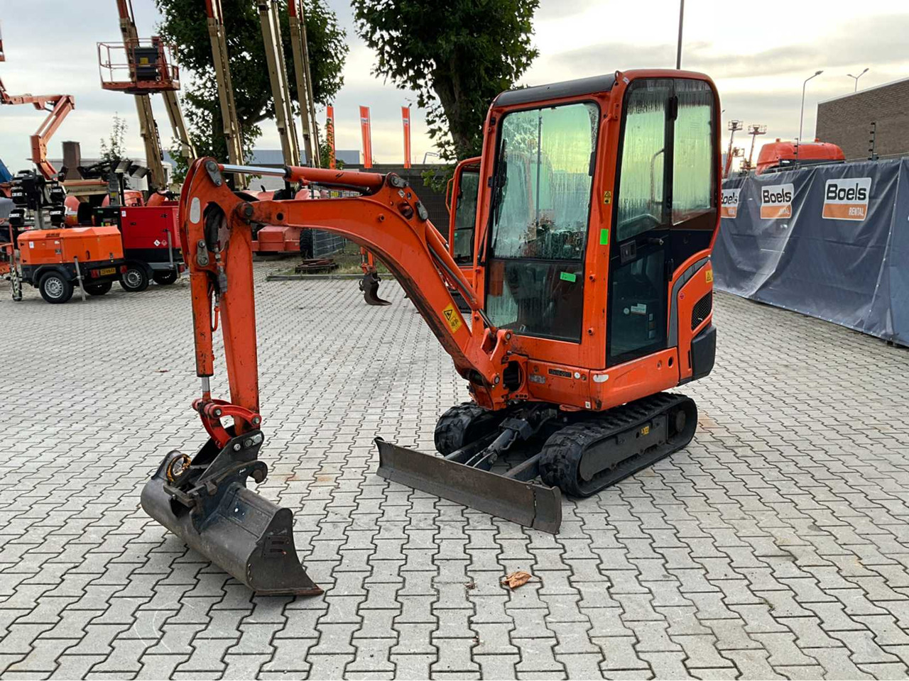 Kubota KX016-4 - Мини-экскаватор: фото 1 Kubota KX016-4 - Мини-экскаватор: фото 1