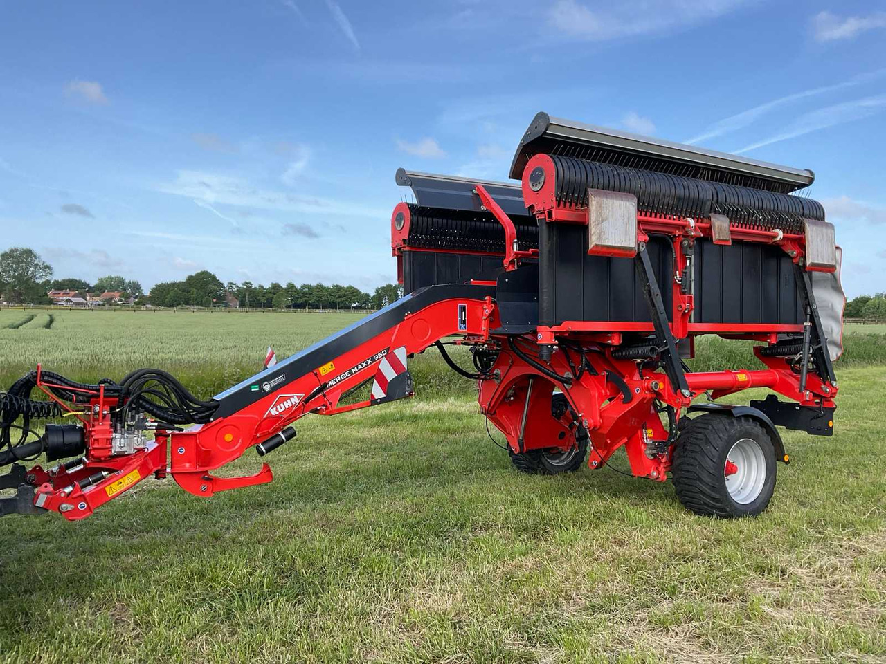 Kuhn Merge Maxx 950 - Техника для сенозаготовки: фото 2 Kuhn Merge Maxx 950 - Техника для сенозаготовки: фото 2