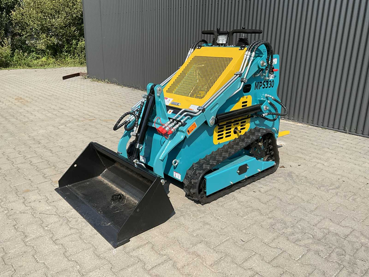 Mach Pro MP-S330 - Мини-погрузчик с бортовым поворотом: фото 2 Mach Pro MP-S330 - Мини-погрузчик с бортовым поворотом: фото 2