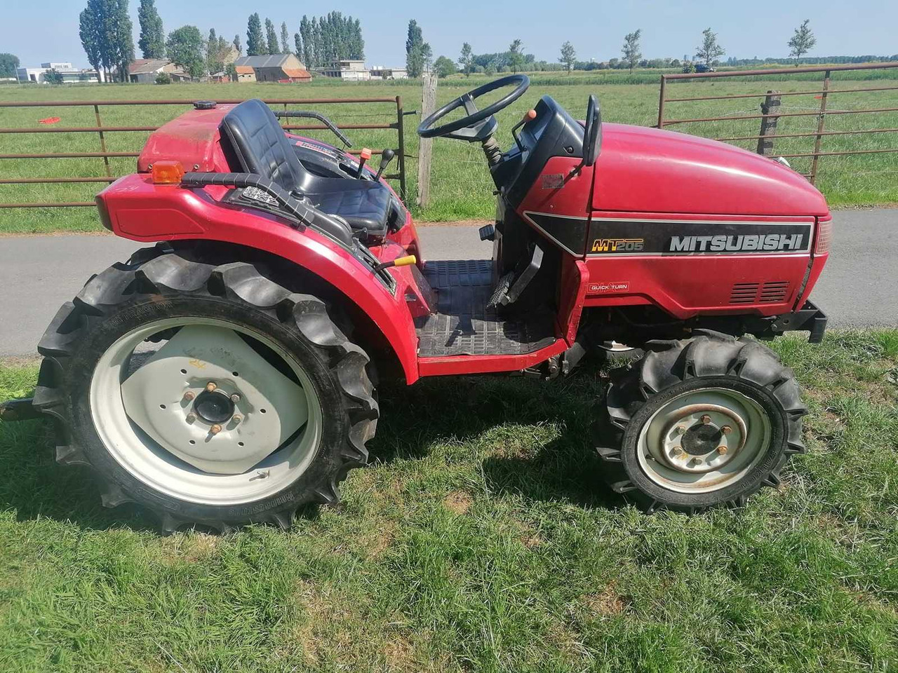 Mitsubishi MT205 - Минитрактор: фото 1 Mitsubishi MT205 - Минитрактор: фото 1