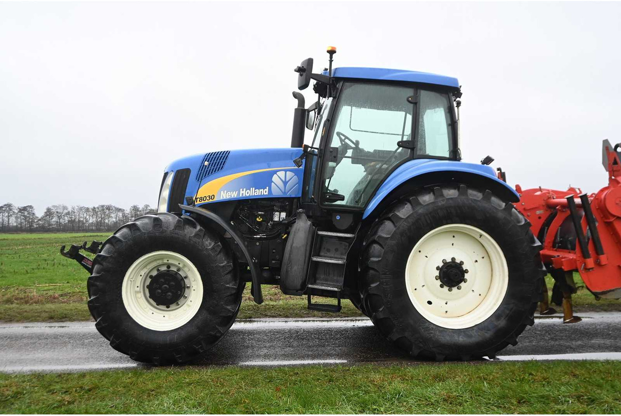 NEW HOLLAND - 2003 - TG230 - ALL-WHEEL DRIVE FARM TRACTOR - Трактор: фото 5 NEW HOLLAND - 2003 - TG230 - ALL-WHEEL DRIVE FARM TRACTOR - Трактор: фото 5
