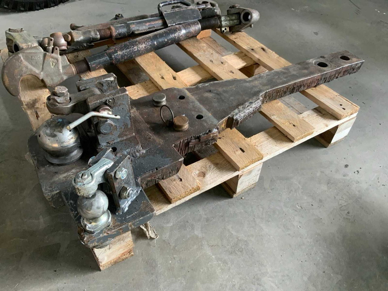 NEW HOLLAND 7000-SERIES / K80 - K50 TOWBAR - Трактор: фото 1 NEW HOLLAND 7000-SERIES / K80 - K50 TOWBAR - Трактор: фото 1