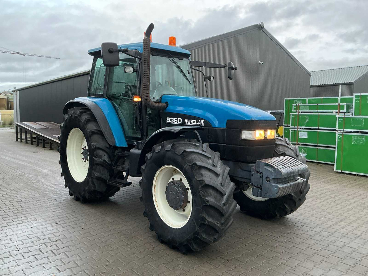 NEW HOLLAND 8360 ALL-WHEEL DRIVE FARM TRACTOR - Трактор: фото 2 NEW HOLLAND 8360 ALL-WHEEL DRIVE FARM TRACTOR - Трактор: фото 2