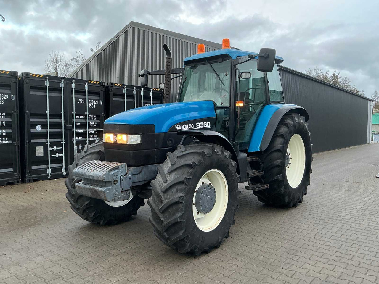 NEW HOLLAND 8360 ALL-WHEEL DRIVE FARM TRACTOR - Трактор: фото 1 NEW HOLLAND 8360 ALL-WHEEL DRIVE FARM TRACTOR - Трактор: фото 1