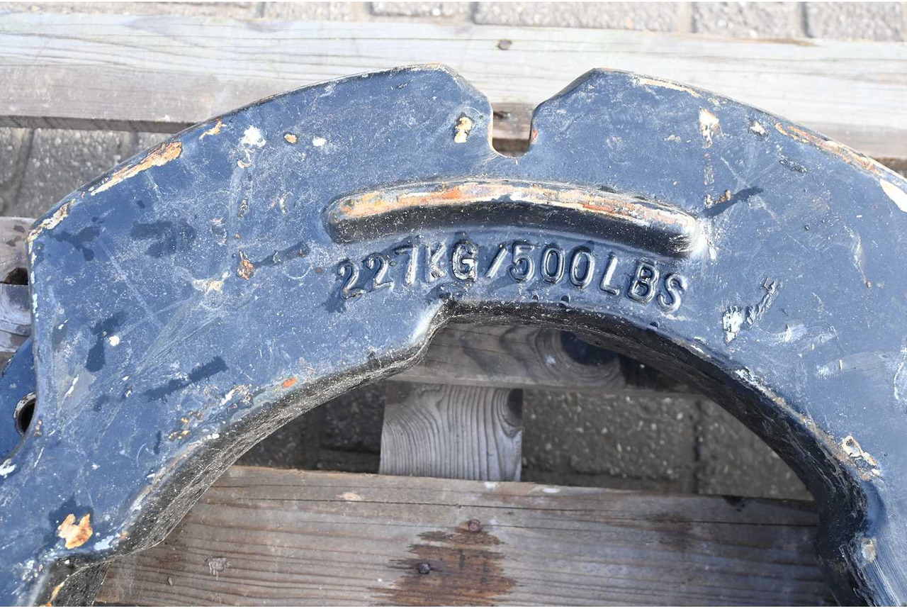 NEW HOLLAND - BNF36 - WHEEL WEIGHT (2X) - Трактор: фото 4 NEW HOLLAND - BNF36 - WHEEL WEIGHT (2X) - Трактор: фото 4