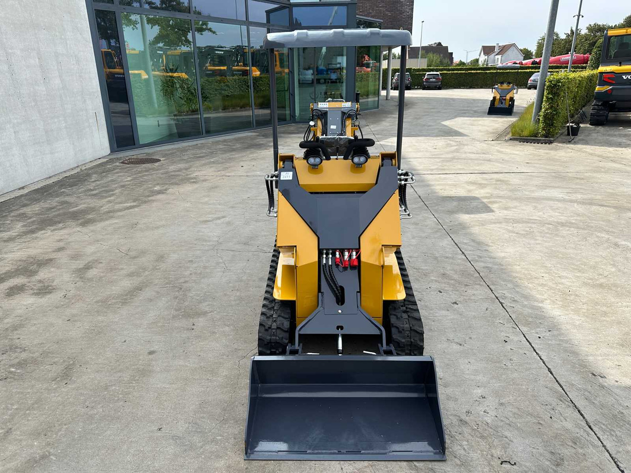 NEWRICK SI360 - Мини-погрузчик с бортовым поворотом: фото 2 NEWRICK SI360 - Мини-погрузчик с бортовым поворотом: фото 2