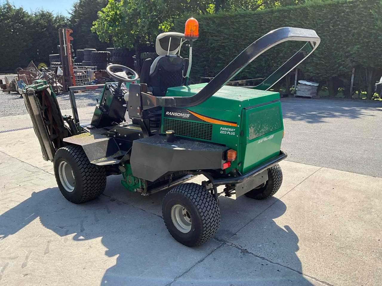 Ransomes Parkway 2250 plus - Косилка-измельчитель/ Мульчер: фото 3 Ransomes Parkway 2250 plus - Косилка-измельчитель/ Мульчер: фото 3