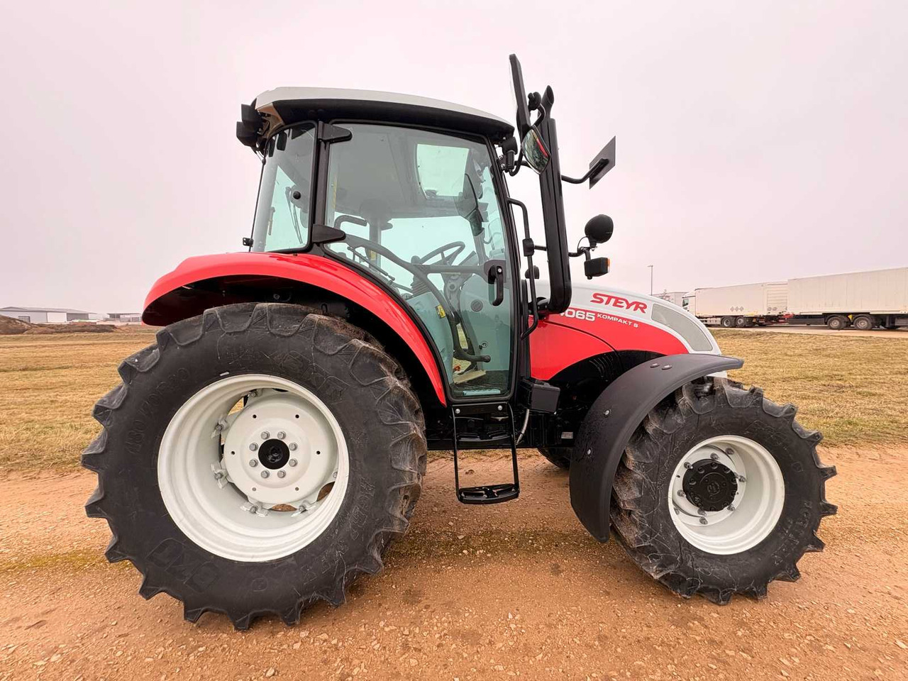 STEYR 4065 S - COMPACT ALL-WHEEL DRIVE TRACTOR (2022) - Трактор: фото 5 STEYR 4065 S - COMPACT ALL-WHEEL DRIVE TRACTOR (2022) - Трактор: фото 5