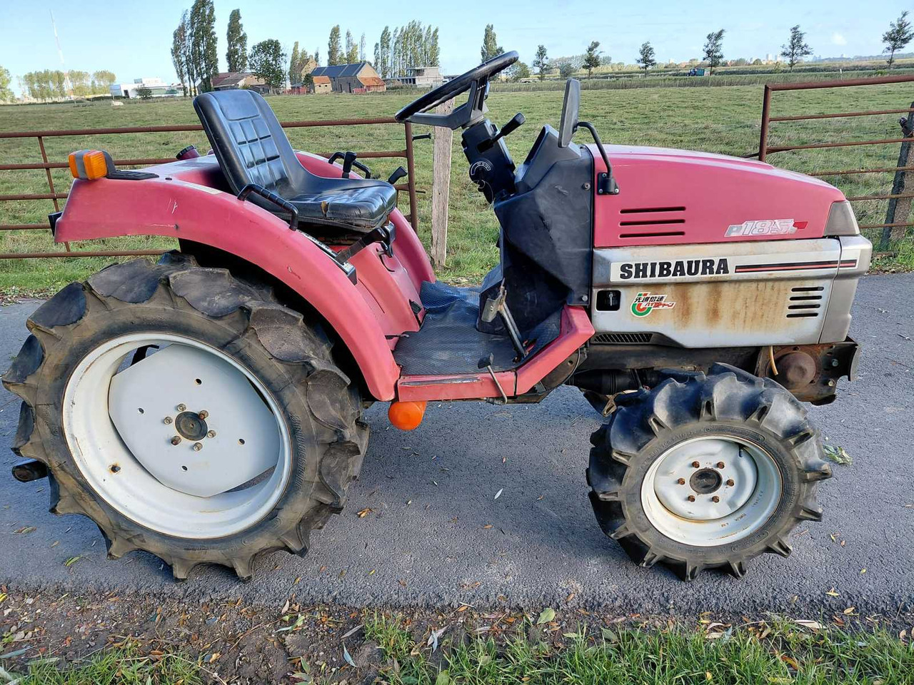 Shibaura P185F - Минитрактор: фото 4 Shibaura P185F - Минитрактор: фото 4
