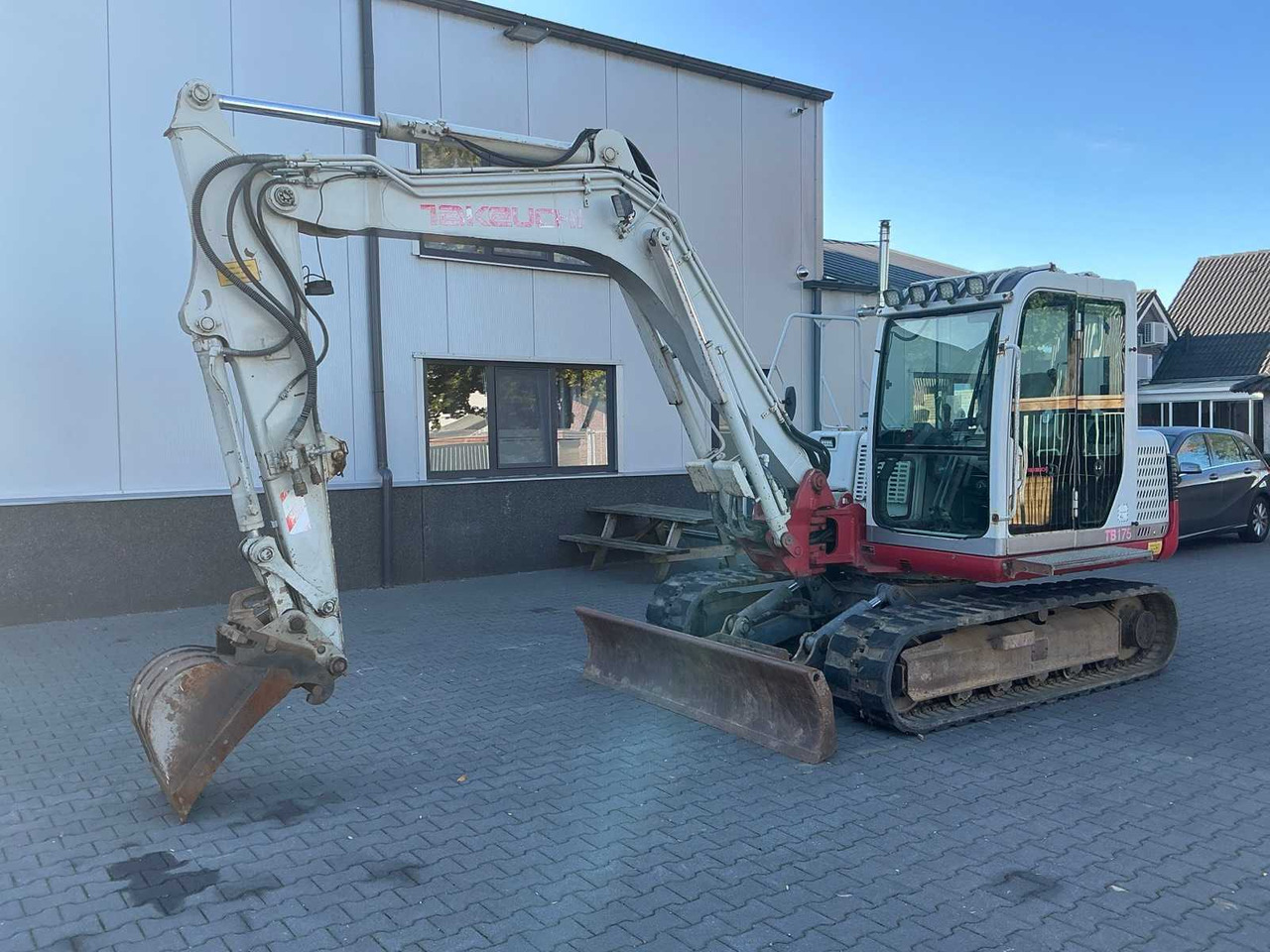 Takeuchi TB175 - Гусеничный экскаватор: фото 1 Takeuchi TB175 - Гусеничный экскаватор: фото 1