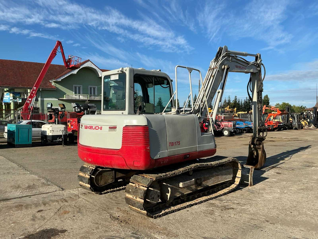 Takeuchi TB175 - Гусеничный экскаватор: фото 2 Takeuchi TB175 - Гусеничный экскаватор: фото 2