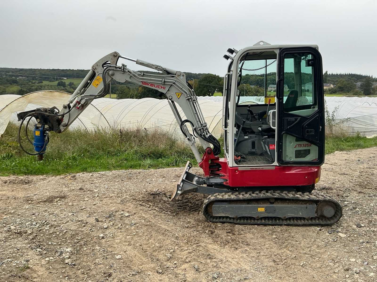 Takeuchi TB325R - Гусеничный экскаватор: фото 2 Takeuchi TB325R - Гусеничный экскаватор: фото 2