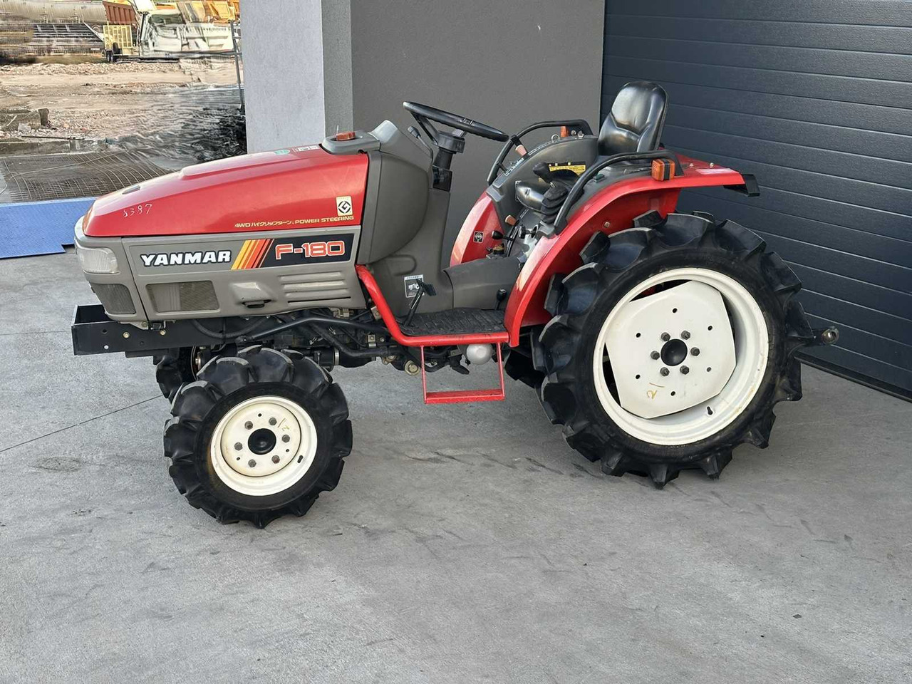 YANMAR - F-180 - 4-WHEEL DRIVE TRACTOR - Трактор: фото 2 YANMAR - F-180 - 4-WHEEL DRIVE TRACTOR - Трактор: фото 2