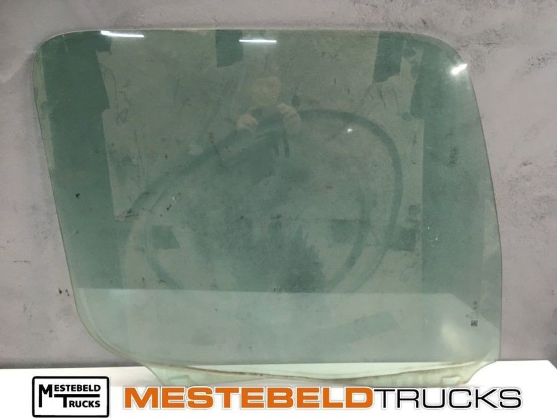 Mercedes-Benz Deurruit rechts - Кабина и интерьер для Грузовиков: фото 1 Mercedes-Benz Deurruit rechts - Кабина и интерьер для Грузовиков: фото 1