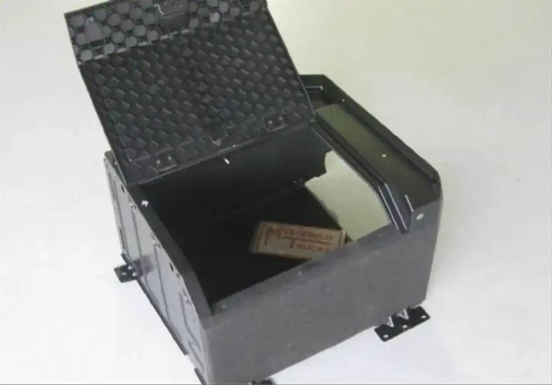 Mercedes-Benz Opbergbak Actros - Кабина и интерьер для Грузовиков: фото 1 Mercedes-Benz Opbergbak Actros - Кабина и интерьер для Грузовиков: фото 1