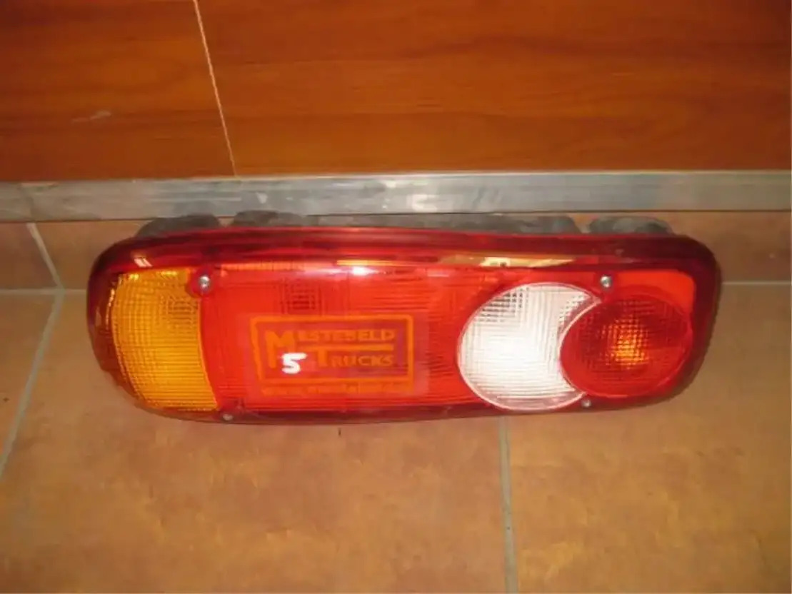 Renault Achterlamp - Электрическая система для Грузовиков: фото 1 Renault Achterlamp - Электрическая система для Грузовиков: фото 1