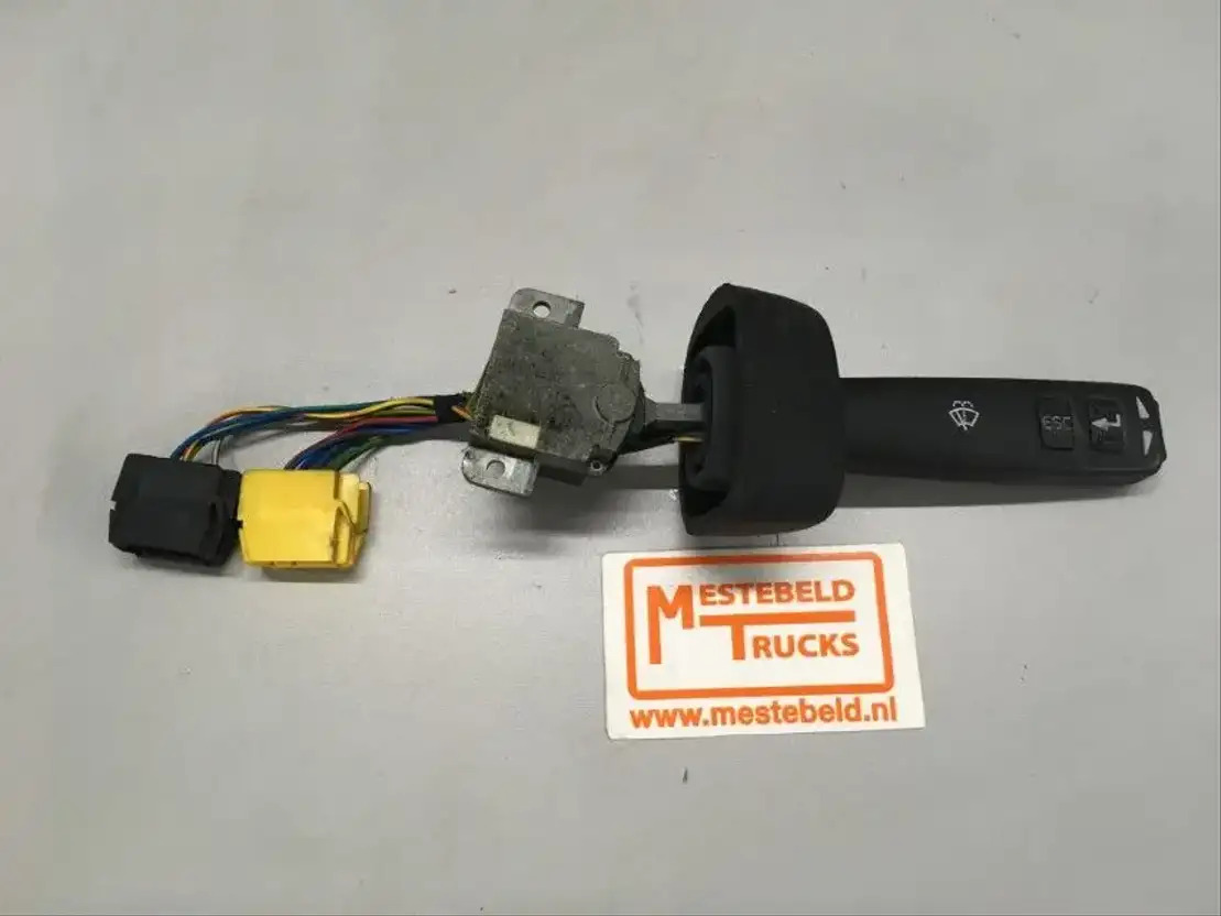 Volvo Comby ruitenwis/ruitensproeier - Электрическая система для Грузовиков: фото 1 Volvo Comby ruitenwis/ruitensproeier - Электрическая система для Грузовиков: фото 1