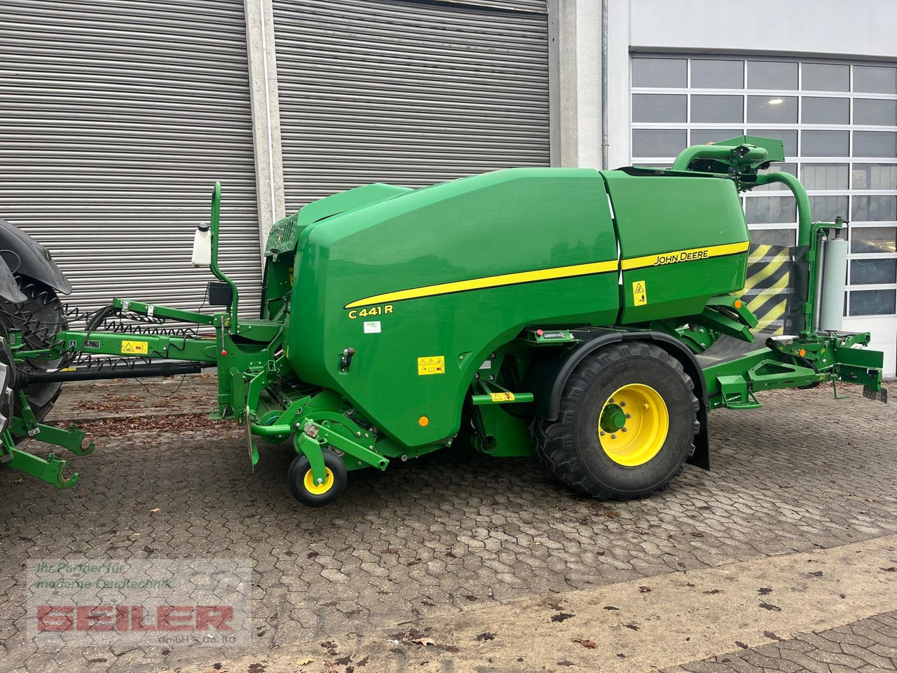 John Deere C441 R - Пресс-подборщик рулонный: фото 1 John Deere C441 R - Пресс-подборщик рулонный: фото 1