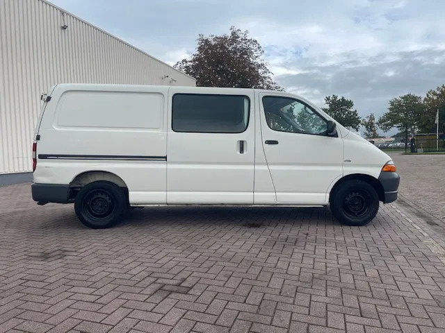Toyota HiAce 2.5 D4-D 90 Lang Airco - Легковой фургон: фото 3 Toyota HiAce 2.5 D4-D 90 Lang Airco - Легковой фургон: фото 3