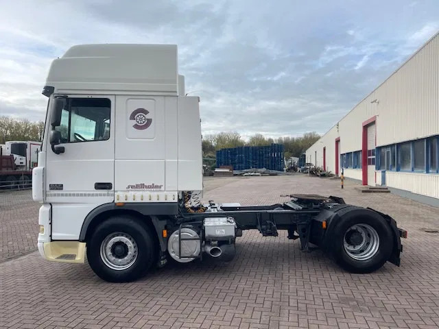 DAF XF 95.480 Manual gear - Тягач: фото 4 DAF XF 95.480 Manual gear - Тягач: фото 4