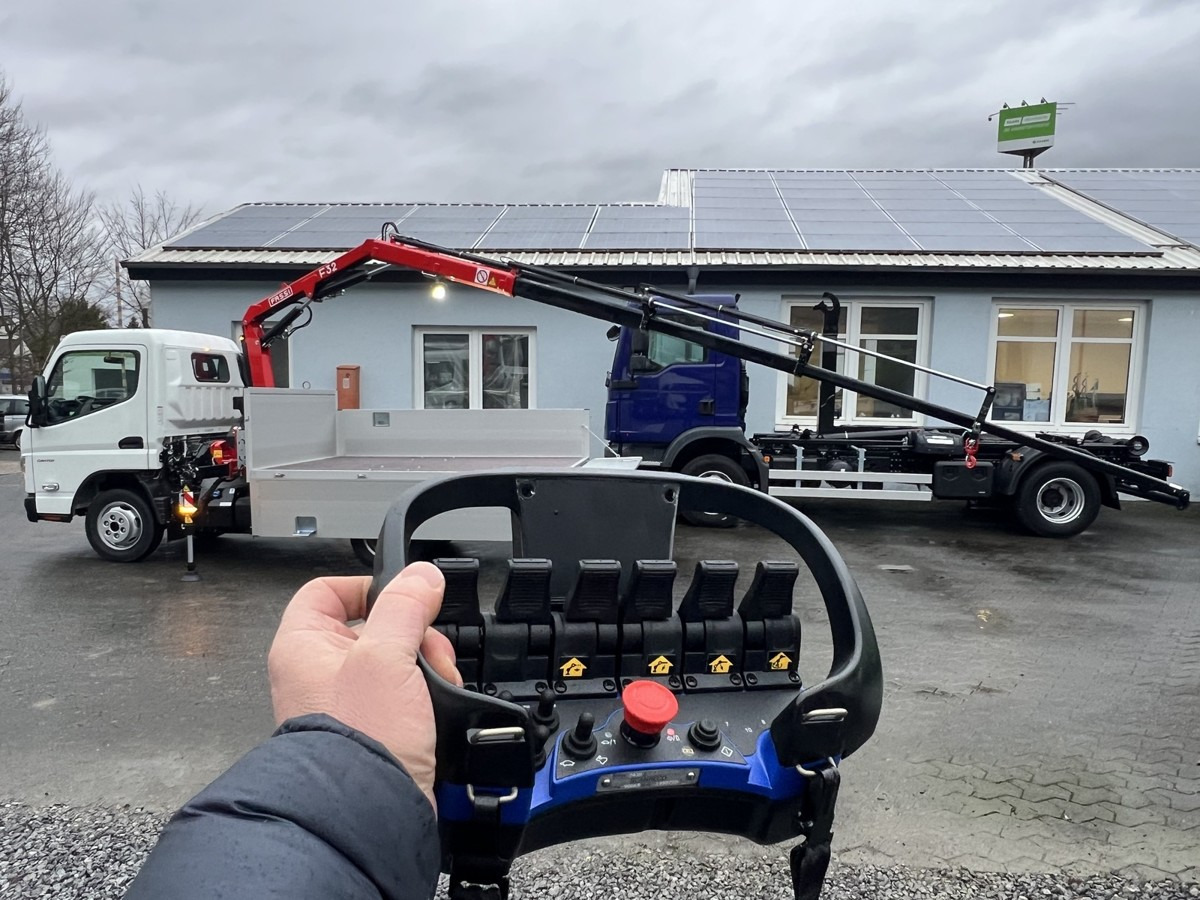 FUSO 3S15 Alu Pritsche 2.80m Ladekran Funk! sofort ve - Автоманипулятор, Малотоннажный бортовой грузовик: фото 2 FUSO 3S15 Alu Pritsche 2.80m Ladekran Funk! sofort ve - Автоманипулятор, Малотоннажный бортовой грузовик: фото 2