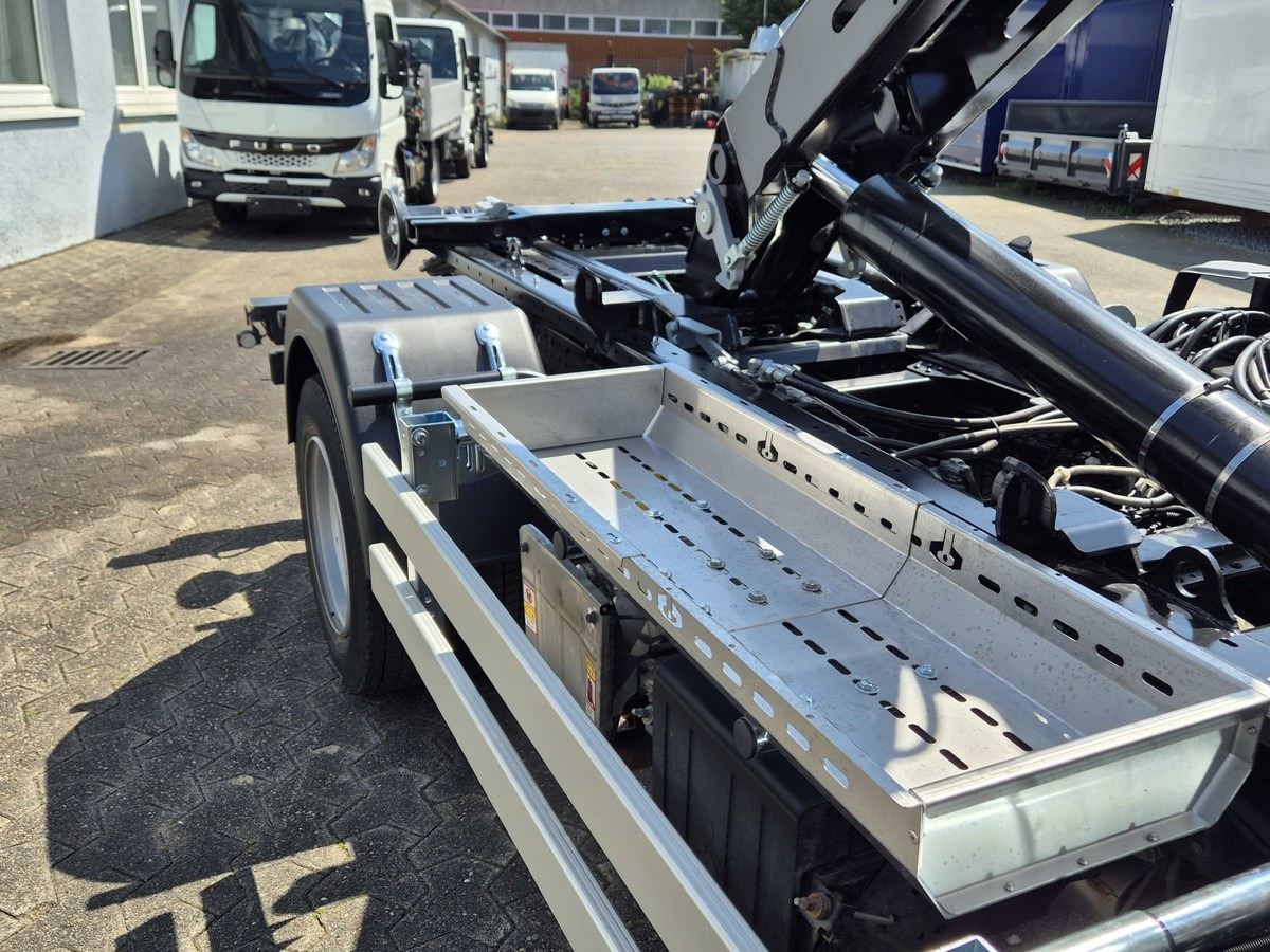 FUSO Fuso Canter 7C18 City Abrollkipper AHK Hooklift - Крюковой мультилифт: фото 5 FUSO Fuso Canter 7C18 City Abrollkipper AHK Hooklift - Крюковой мультилифт: фото 5