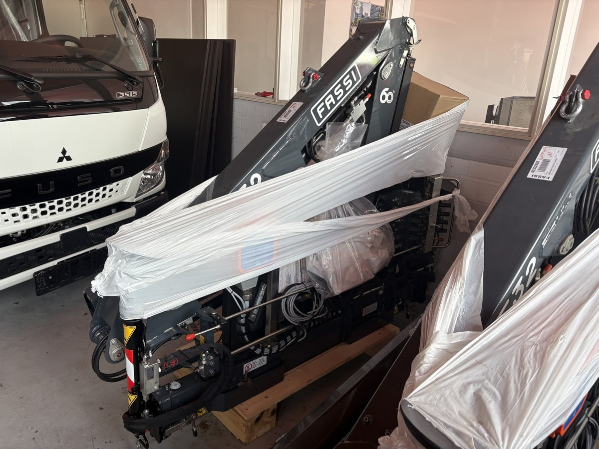 Ladekran Fassi F32A.023 Funk! NEU sofort verfügb - Кран-манипулятор: фото 1 Ladekran Fassi F32A.023 Funk! NEU sofort verfügb - Кран-манипулятор: фото 1