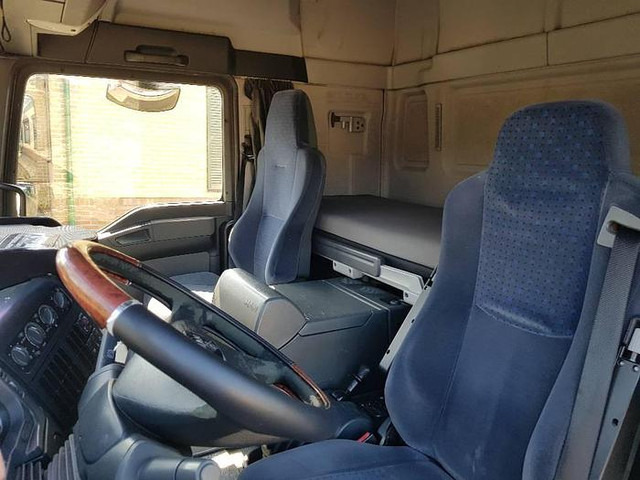 Фото интерьера 2: Грузовик с закрытым кузовом MAN TGL 12.210 4x2 BL Фото интерьера 2: Грузовик с закрытым кузовом MAN TGL 12.210 4x2 BL