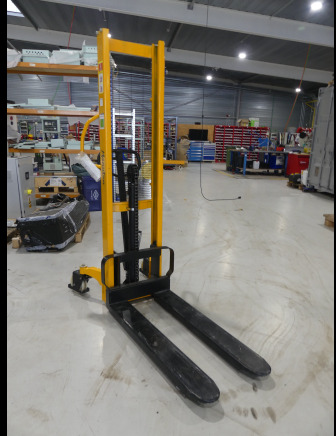 Gerbeur Manutan A170153 - Штабелер: фото 1 Gerbeur Manutan A170153 - Штабелер: фото 1