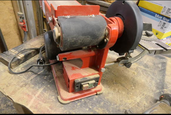 Ponceuse à bande + lapidaire Einhell TC-US 400 - Деревообрабатывающий станок: фото 3 Ponceuse à bande + lapidaire Einhell TC-US 400 - Деревообрабатывающий станок: фото 3