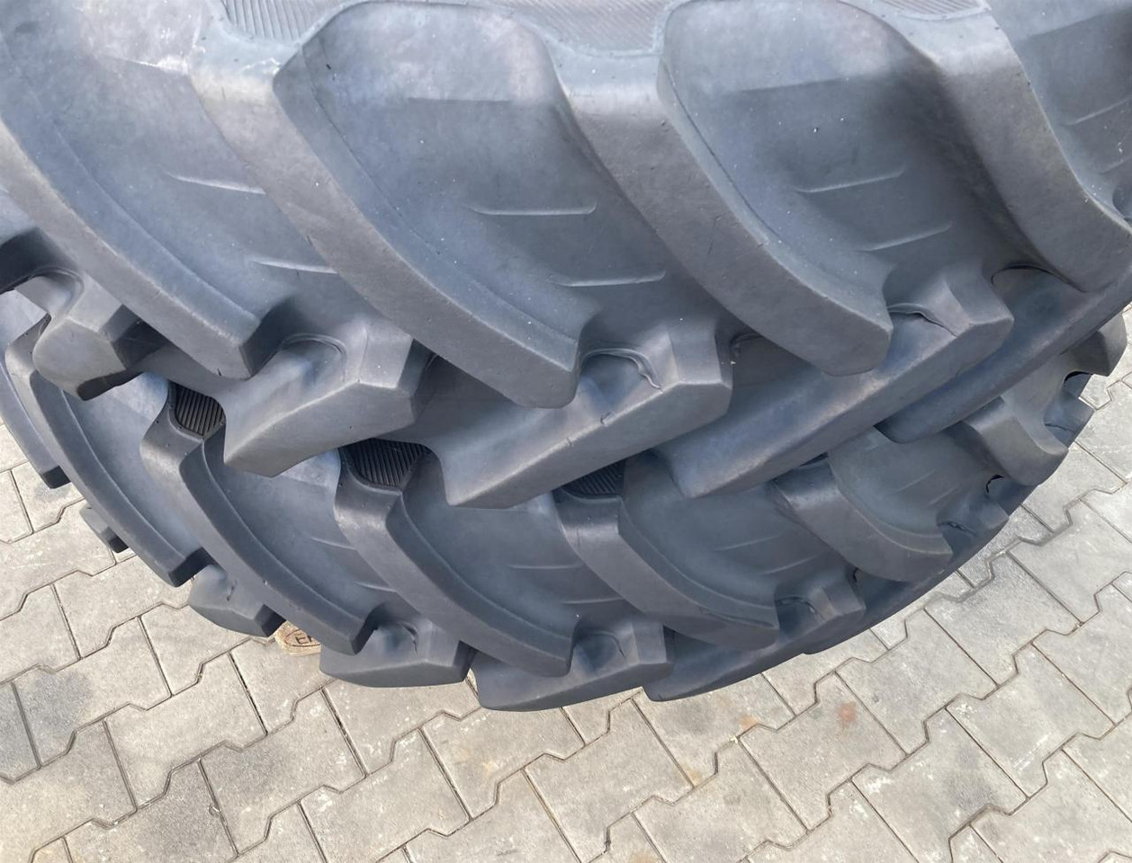 Alliance 380/85R34 - Шина для Сельскохозяйственной техники: фото 2 Alliance 380/85R34 - Шина для Сельскохозяйственной техники: фото 2