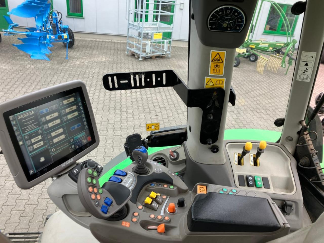Трактор Deutz-Fahr 6215 TTV: фото 14