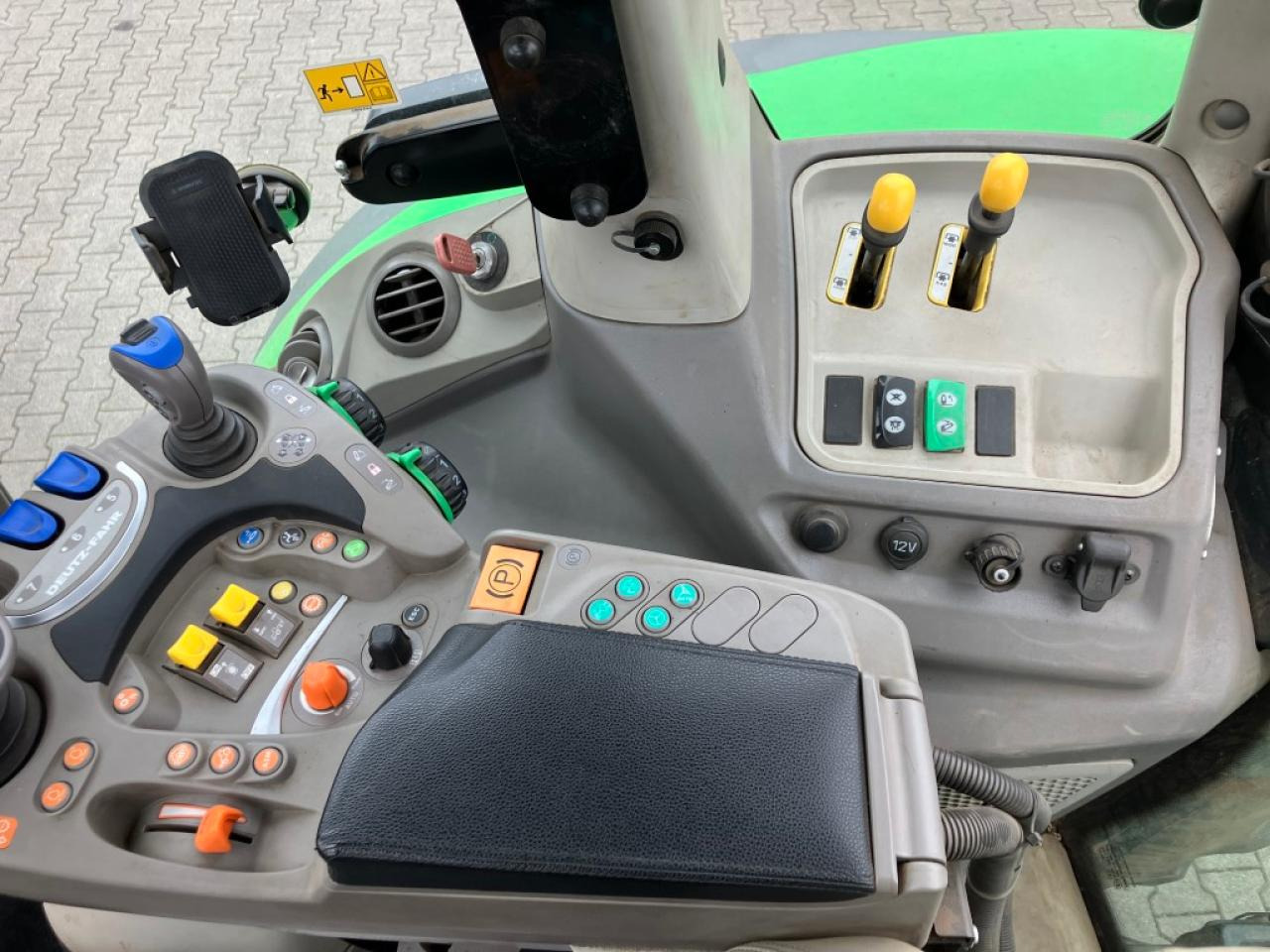 Трактор Deutz-Fahr 6215 TTV: фото 16