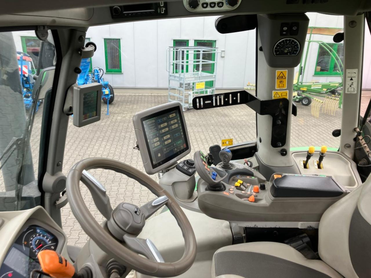 Трактор Deutz-Fahr 6215 TTV: фото 13