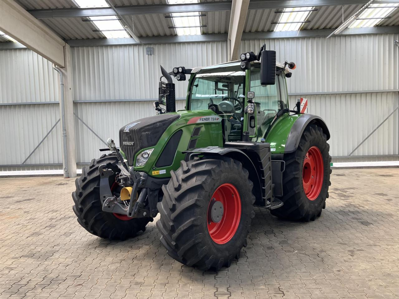 Fendt 724 Vario Profi Plus - Трактор: фото 1 Fendt 724 Vario Profi Plus - Трактор: фото 1