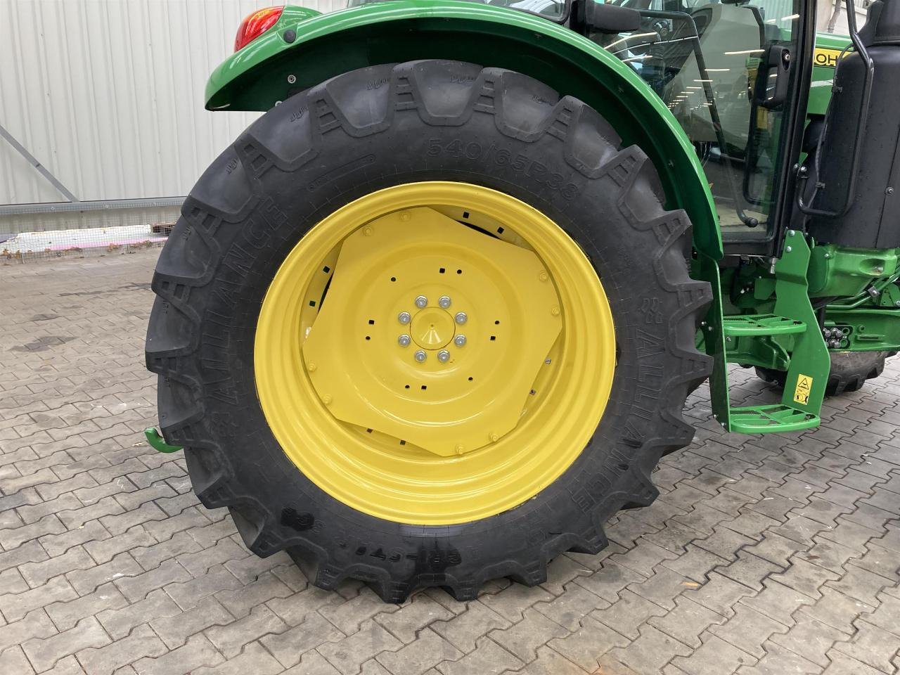 Трактор John Deere 5090M: фото 7 Трактор John Deere 5090M: фото 7