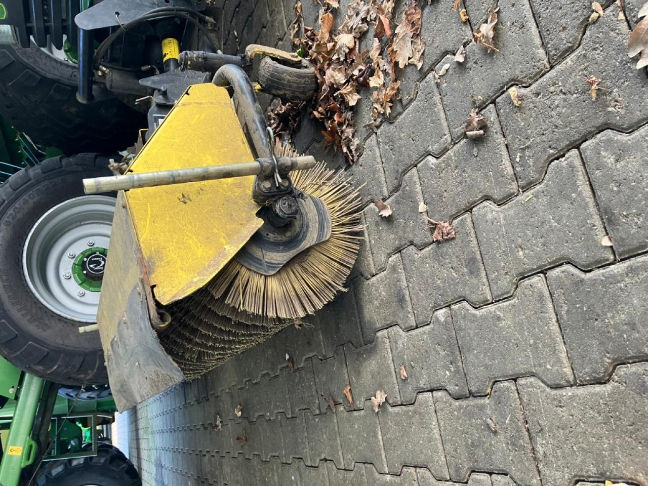 John Deere 52 inch Broom - Щетка: фото 1 John Deere 52 inch Broom - Щетка: фото 1