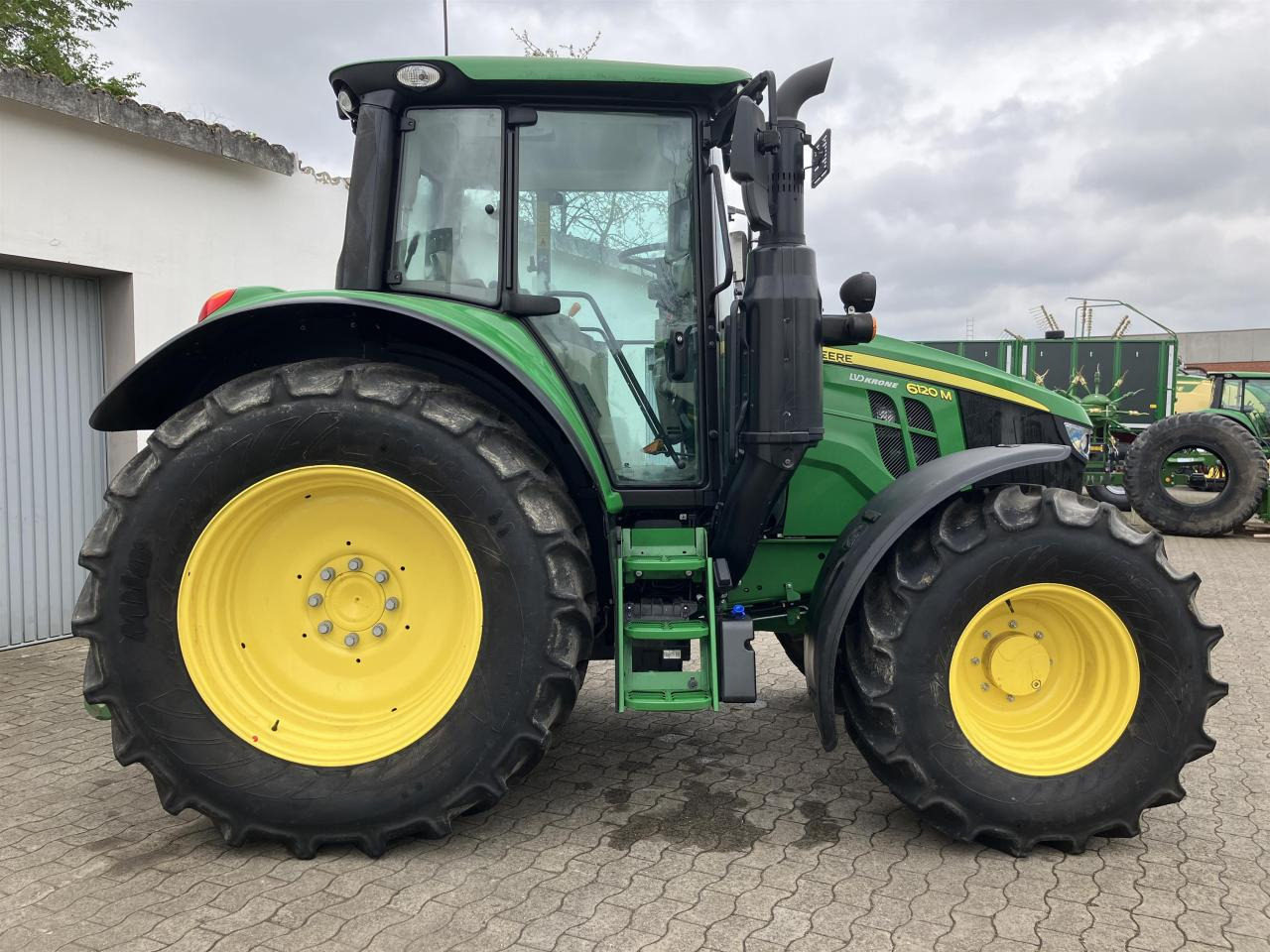 John Deere 6120M - Трактор: фото 4 John Deere 6120M - Трактор: фото 4