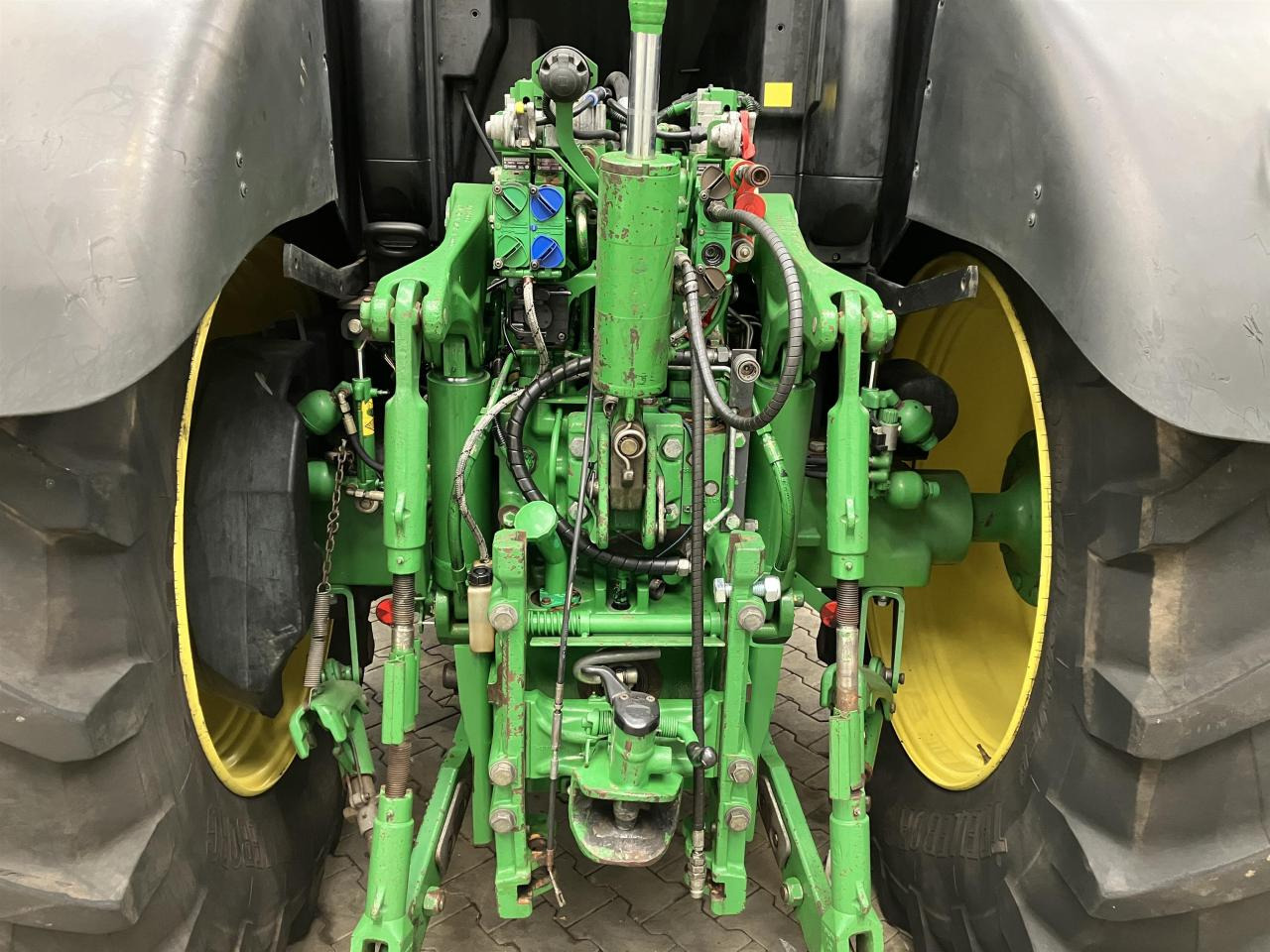 Трактор John Deere 6170R: фото 6 Трактор John Deere 6170R: фото 6