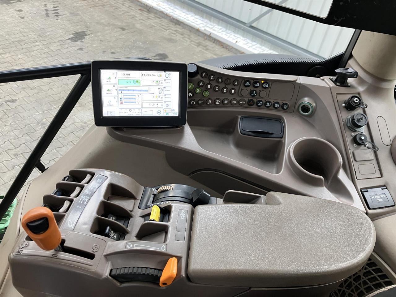 Трактор John Deere 6170R: фото 10 Трактор John Deere 6170R: фото 10