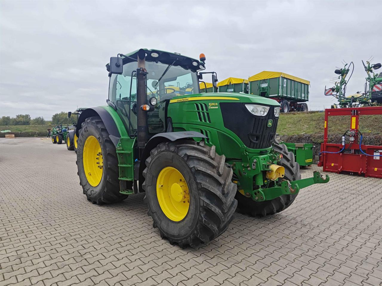 Трактор John Deere 6210R: фото 9 Трактор John Deere 6210R: фото 9