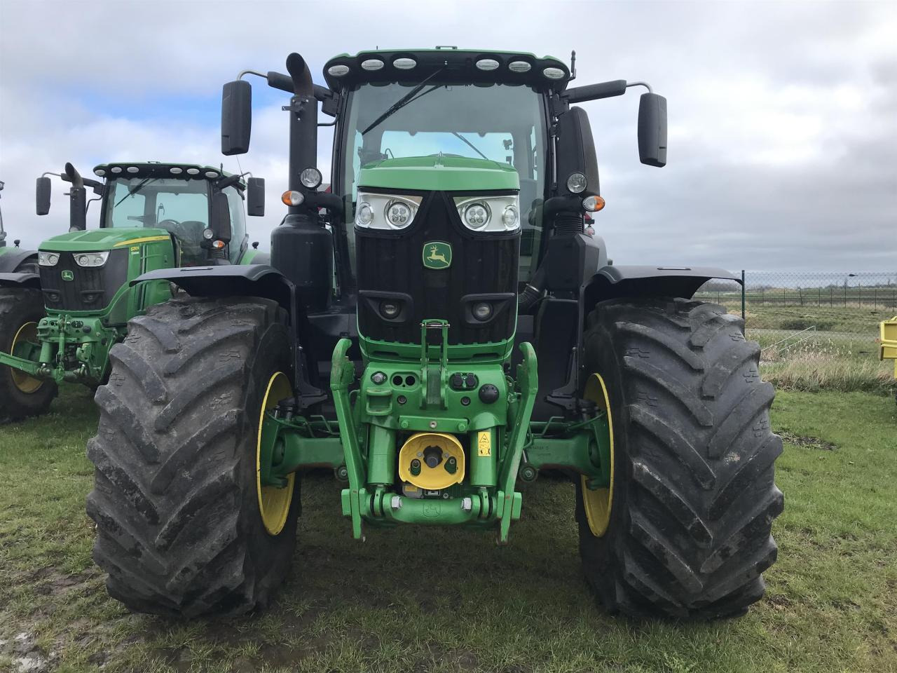 John Deere 6250R - Трактор: фото 3 John Deere 6250R - Трактор: фото 3