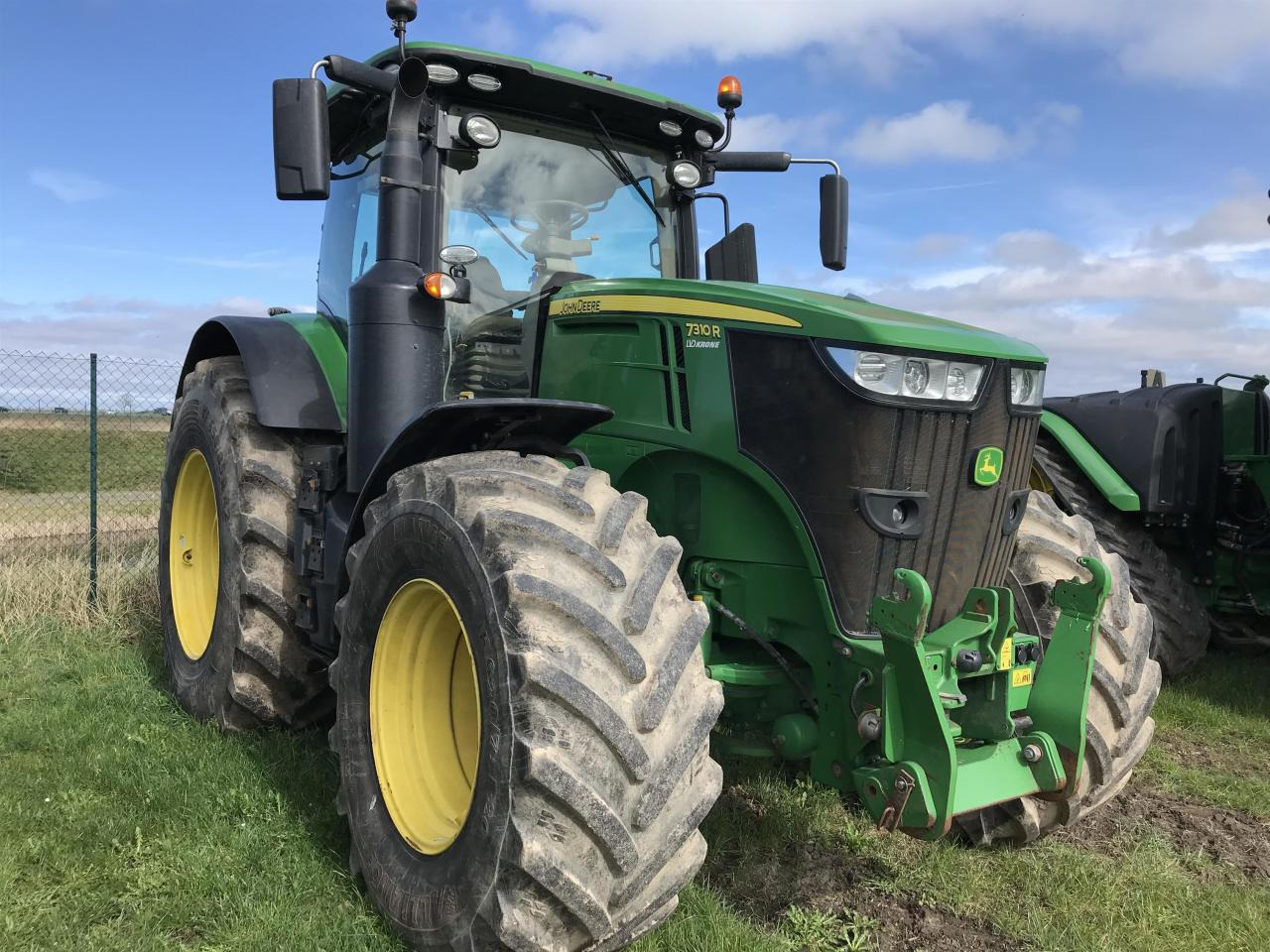 John Deere 7310R - Трактор: фото 2 John Deere 7310R - Трактор: фото 2