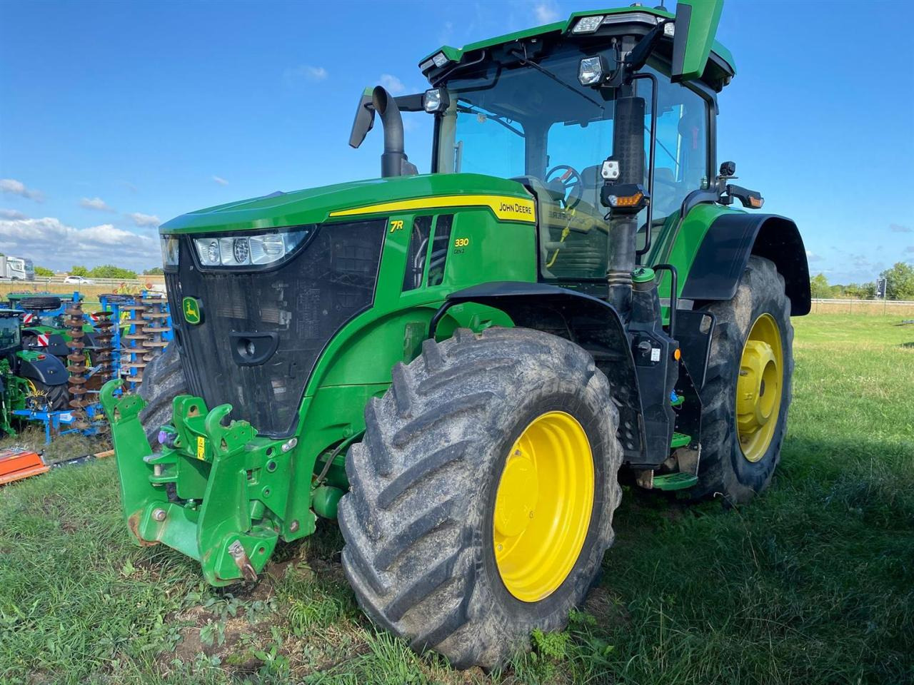 John Deere 7R 330 - Трактор: фото 1 John Deere 7R 330 - Трактор: фото 1
