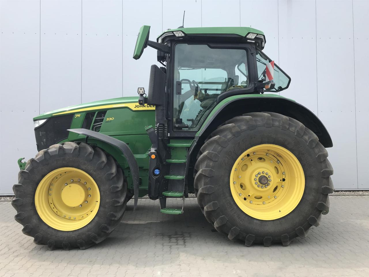 John Deere 7R 330 - Трактор: фото 1 John Deere 7R 330 - Трактор: фото 1