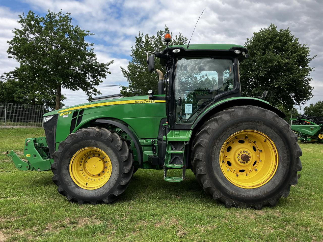 John Deere 8285R - Трактор: фото 1 John Deere 8285R - Трактор: фото 1