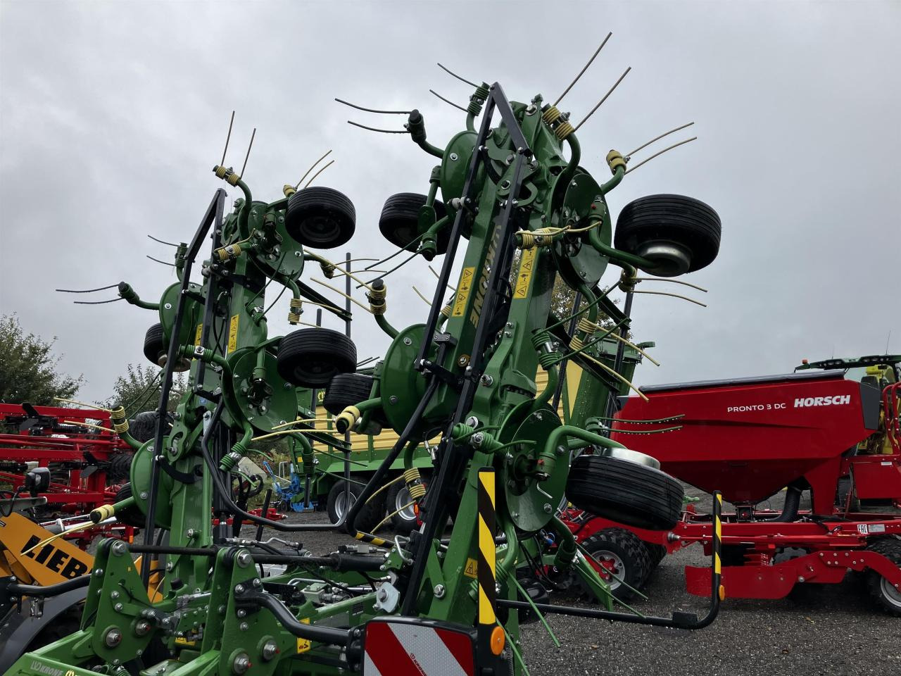 Krone Vendro T 1020 - Сеноворошилка: фото 3 Krone Vendro T 1020 - Сеноворошилка: фото 3