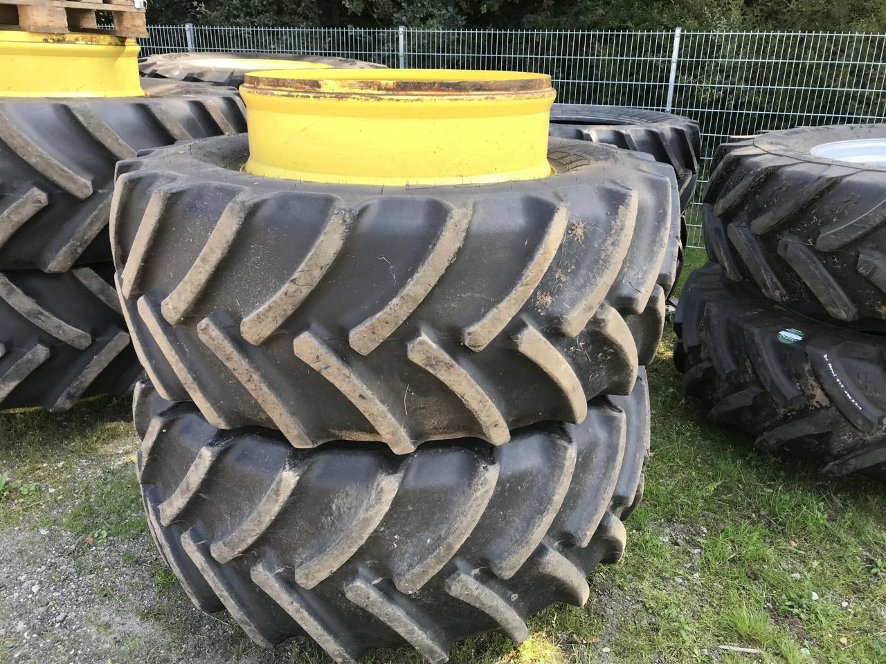 Mitas 600/65R34 - Шина для Сельскохозяйственной техники: фото 1 Mitas 600/65R34 - Шина для Сельскохозяйственной техники: фото 1