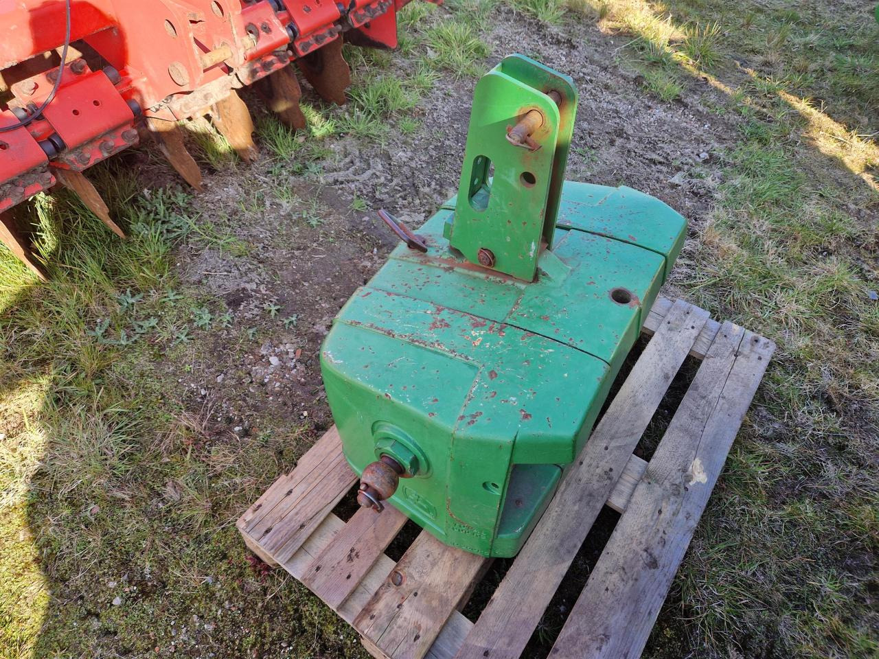 John Deere 900 kg - Навесное оборудование: фото 3 John Deere 900 kg - Навесное оборудование: фото 3